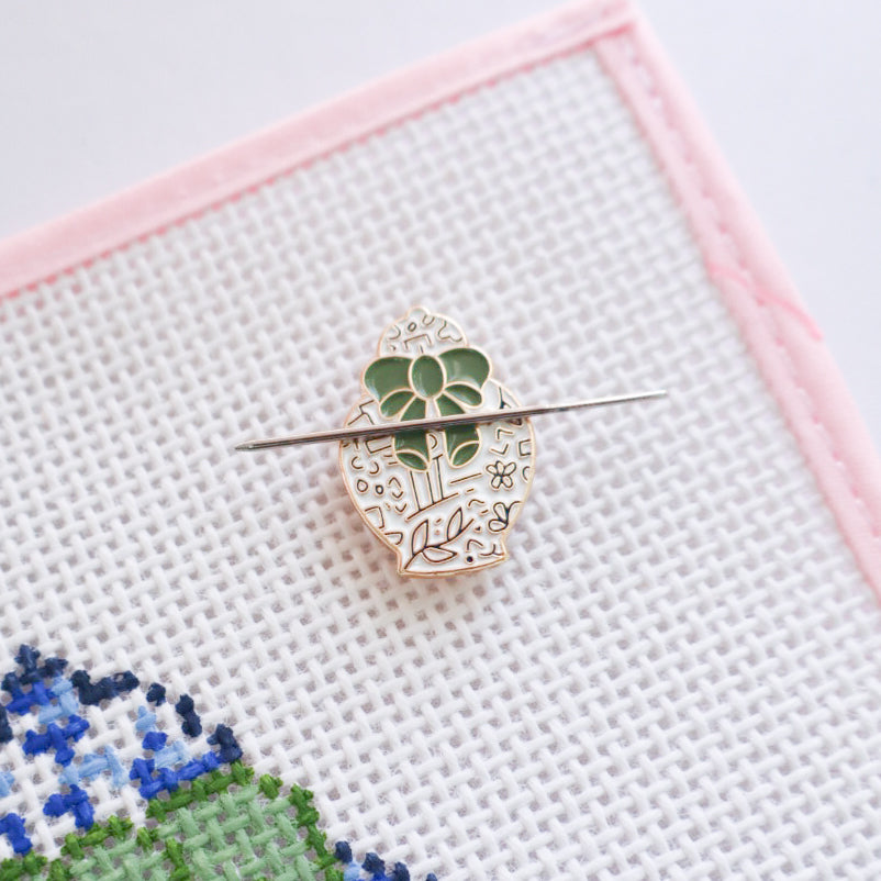 Magnetic Ginger Jar Needleminder